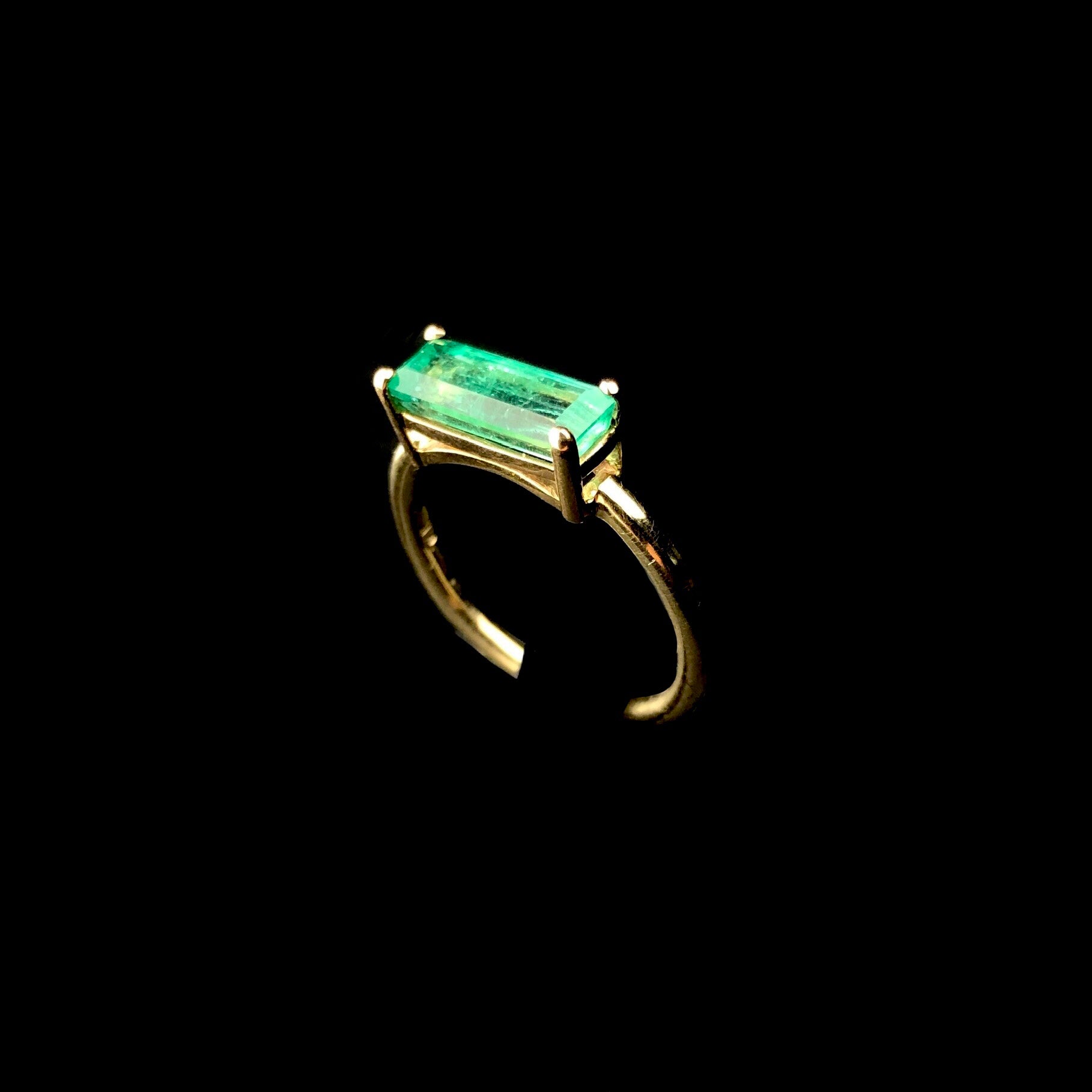 Side view of Rectangular Emerald Gold Ring
