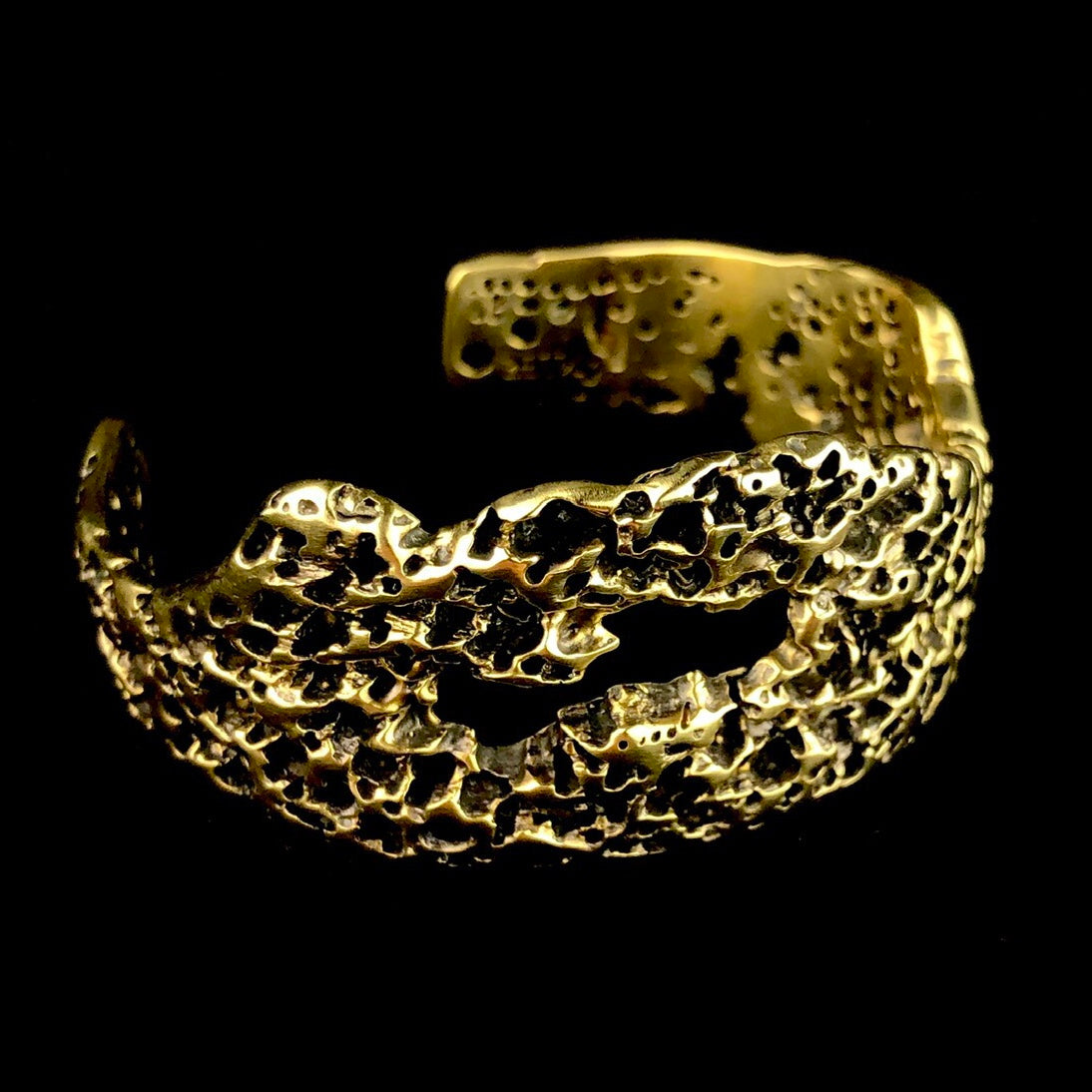 Front view of Atoll brass cuff