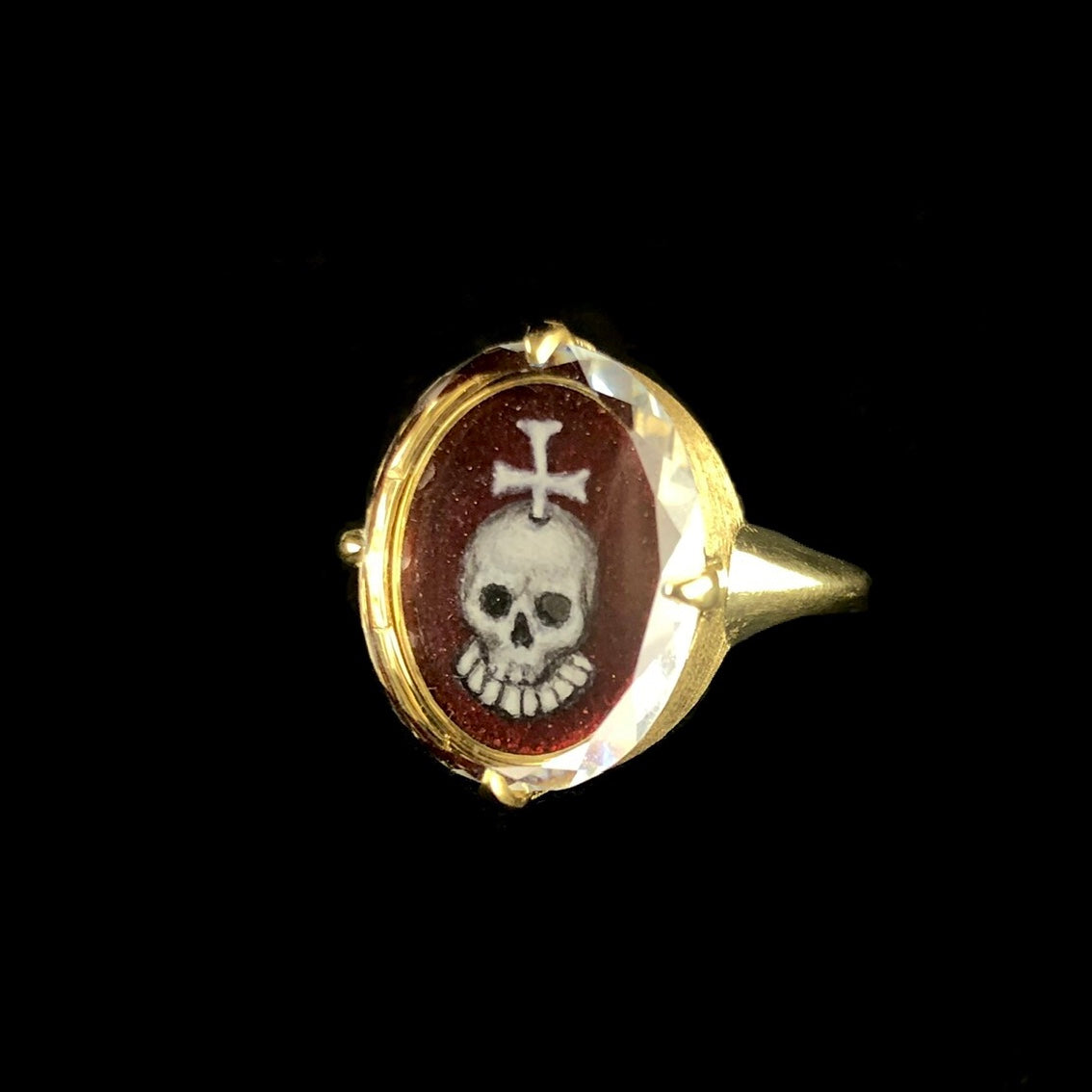 Front View of Gold Skull Ring