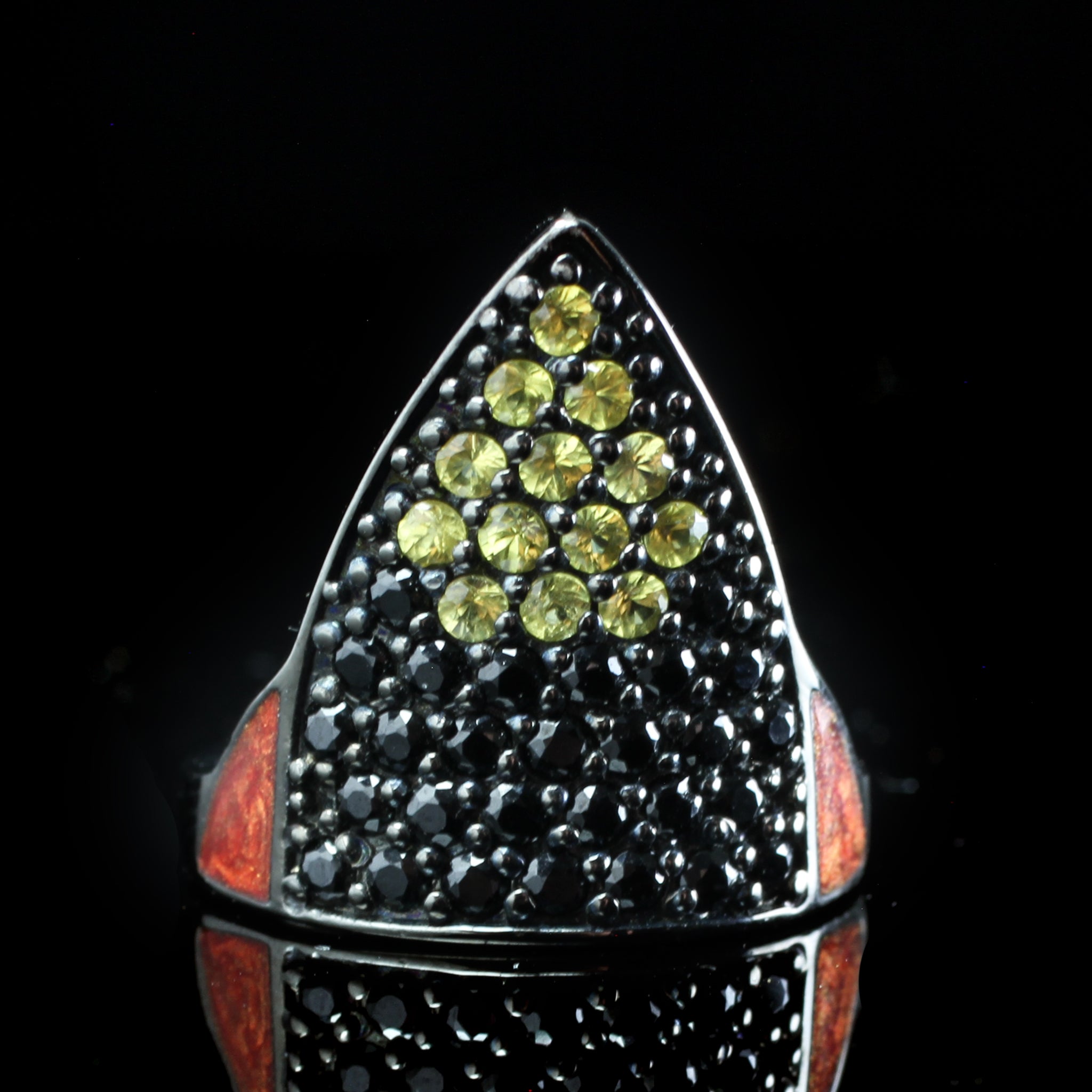 Natural colored sapphire ring created by fine jewelry desiger Matthew Campbell Lauranza for MCL