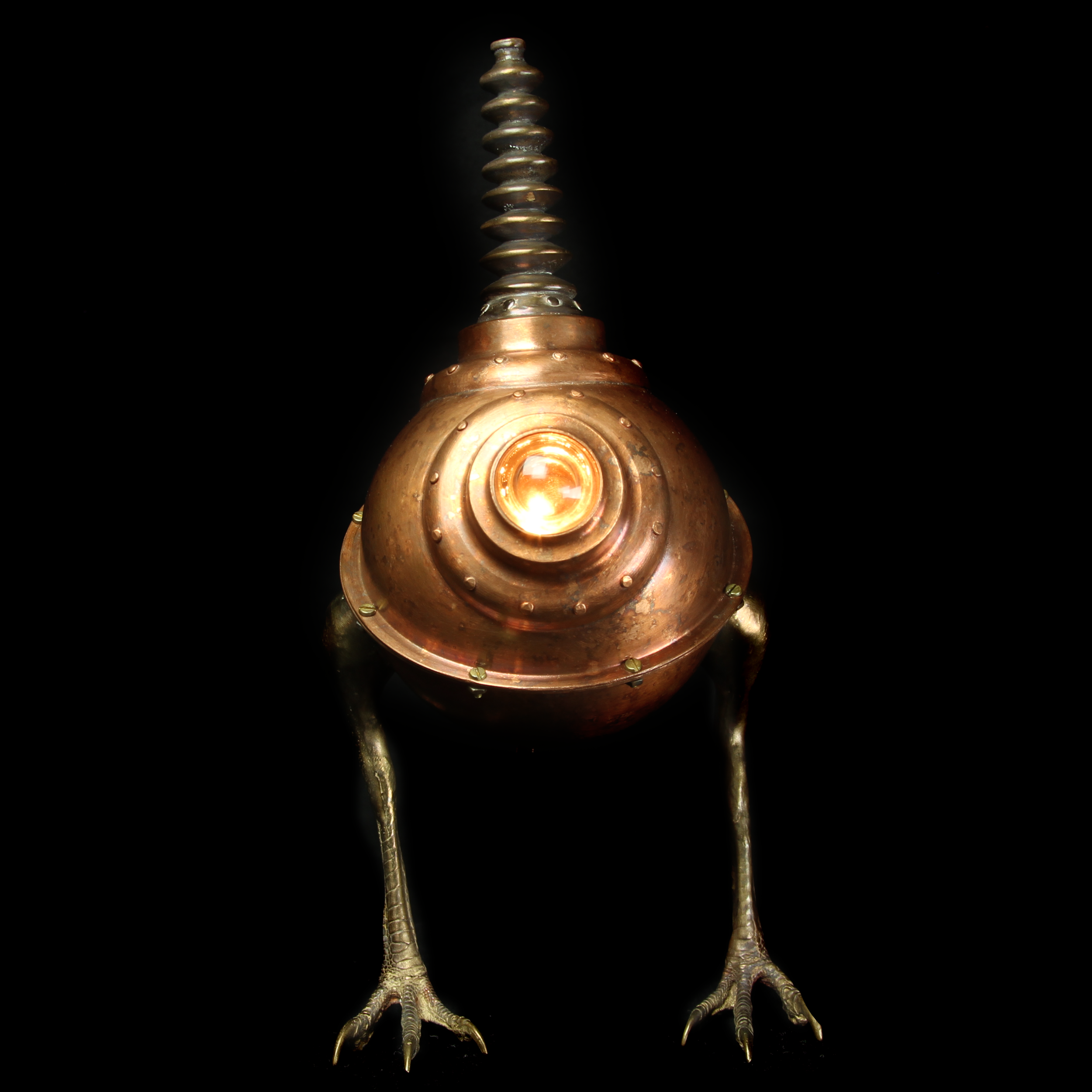 Front view of Insulator Critter Lamp