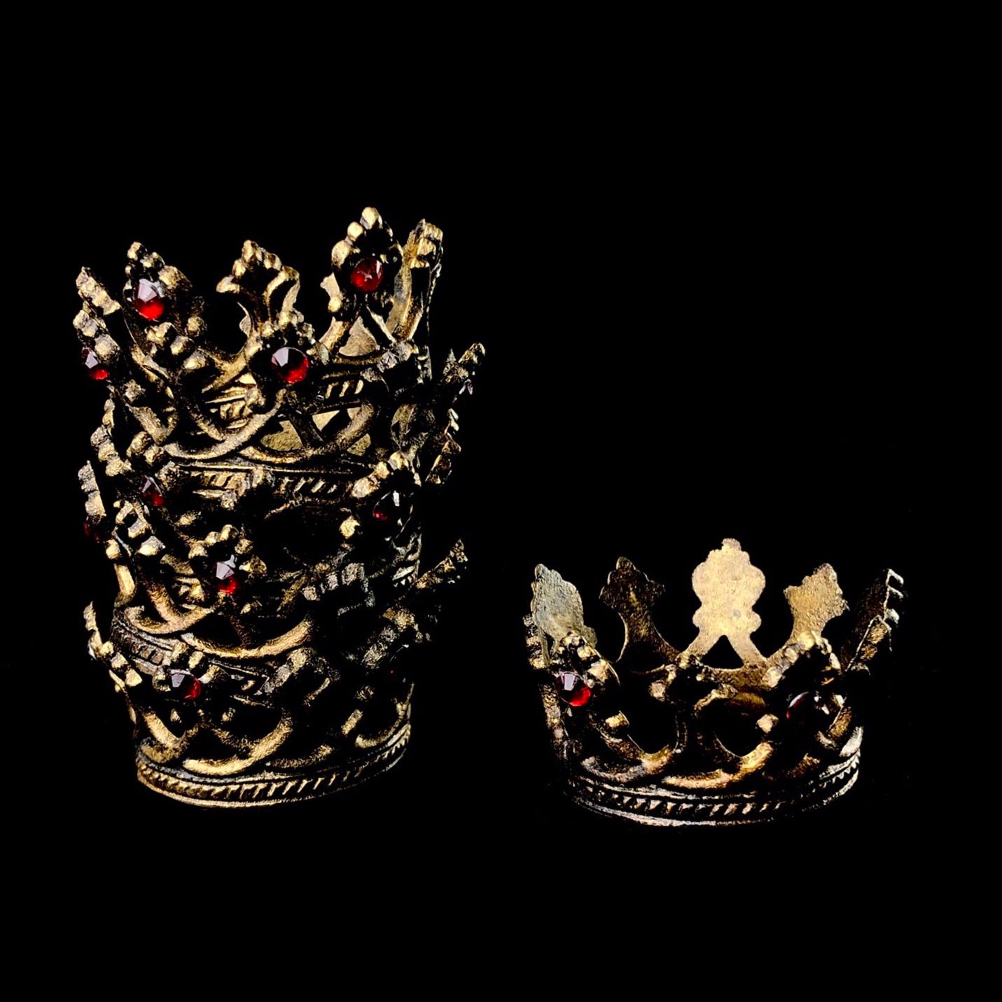 Stack of Mini Crowns to the left of single crown