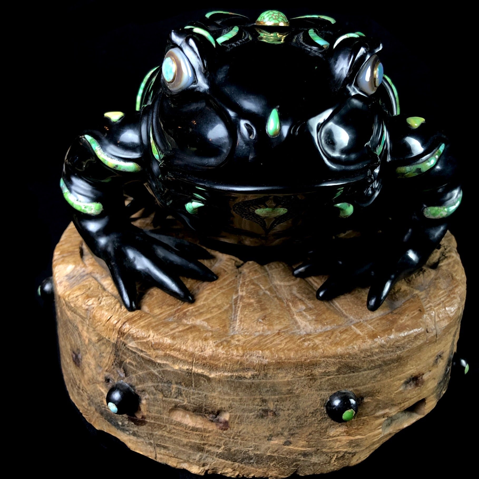 Front view of Jet Frog Sculpture