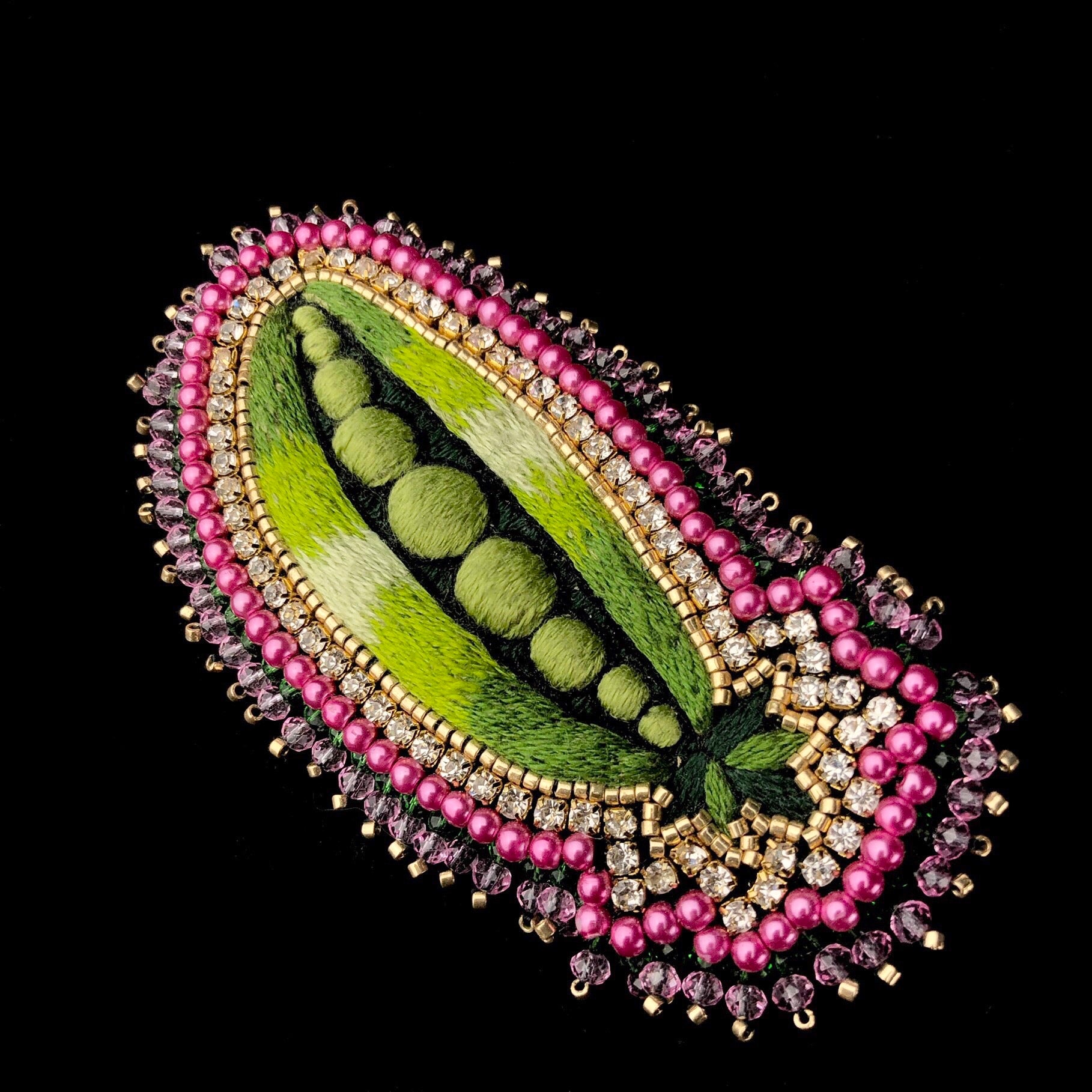 Front view of Peapod Brooch