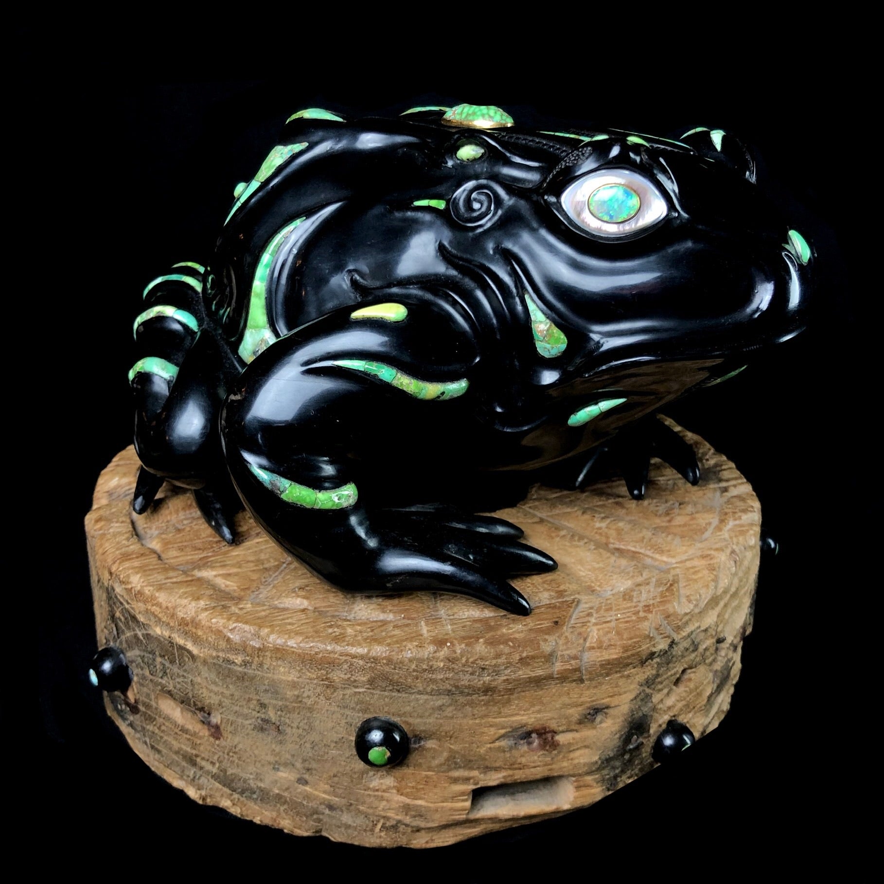 Side view of Jet Frog Sculpture